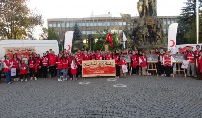 Uşak’ta Kızılay Haftası etkinlikleri yürüyüşle başladı