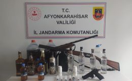 Afyonkarahisar’da belediye çalışanları kaçak içki operasyonunda yakalandı