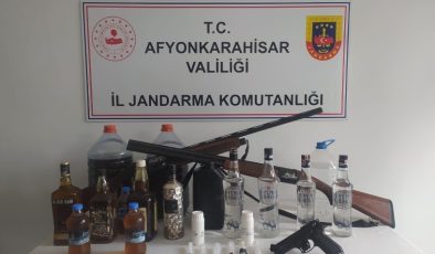 Afyonkarahisar’da belediye çalışanları kaçak içki operasyonunda yakalandı