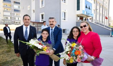 Vali Dr. Turan Ergün Eğitim Öğretim Yılı Açılışı Dolayısıyla Ömer Dönmez Toklu Ortaokulu’nu Ziyaret Etti