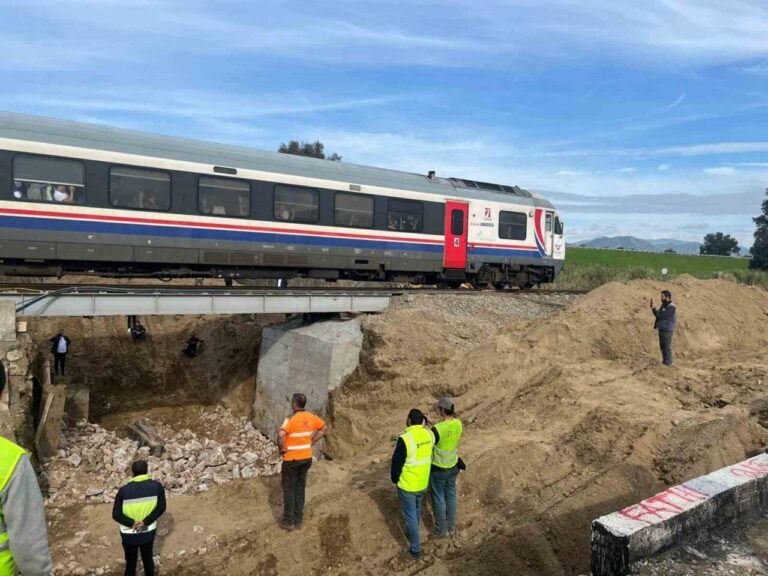 Menfez çalışması nedeniyle durdurulan tren seferleri başladı