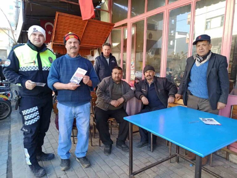 Araç sürücüleri ’ambulanslara fermuar sistemi ile yol verme’ hakkında bilgilendirildi