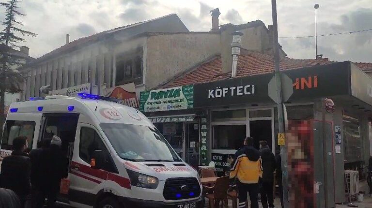 Isparta’da ev yangını itfaiye ekiplerince söndürüldü