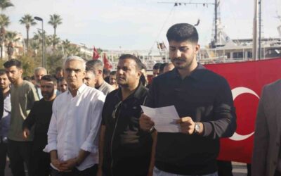 Marmaris kapalı çarşı esnafı, kapalı çarşının üstünün açılmaması için eylem yaptı