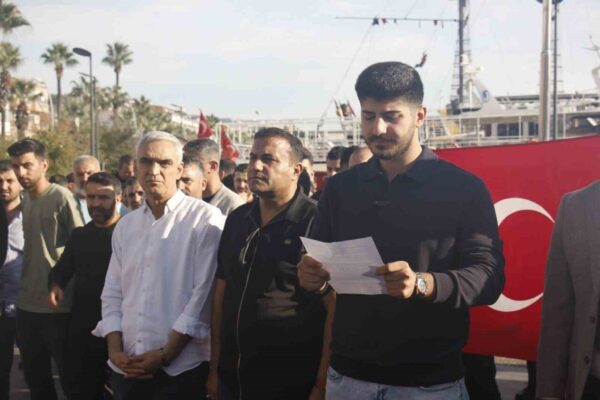 Marmaris kapalı çarşı esnafı, kapalı çarşının üstünün açılmaması için eylem yaptı