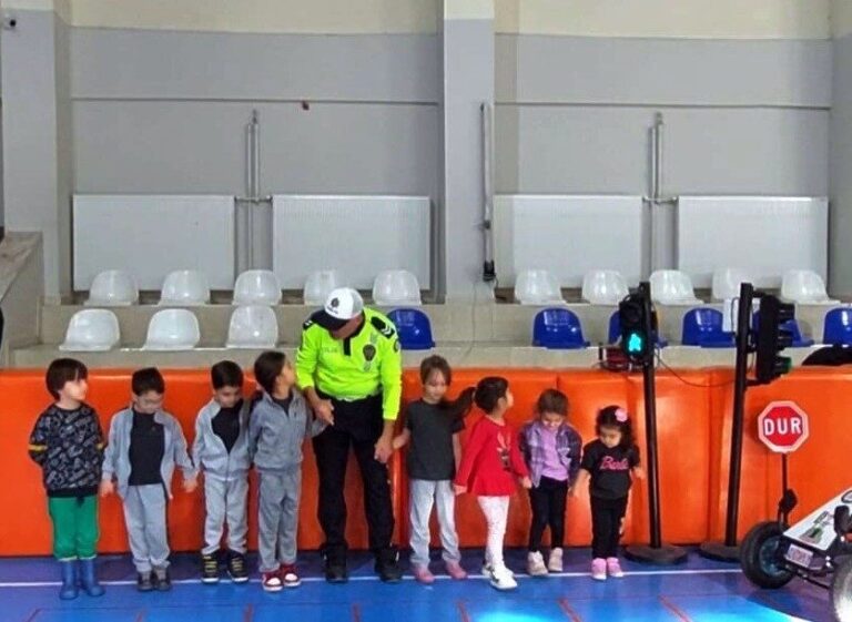 Kütahya İl Emniyeti’nden Simav’da trafik eğitimi ve bilgilendirme faaliyetleri