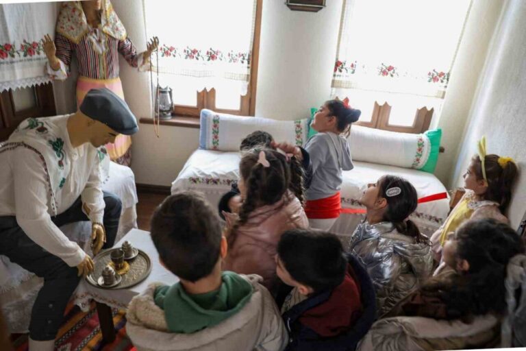 Gündüz Bakımevi öğrencileri Aydın’ın tarih yolculuğuna çıktı
