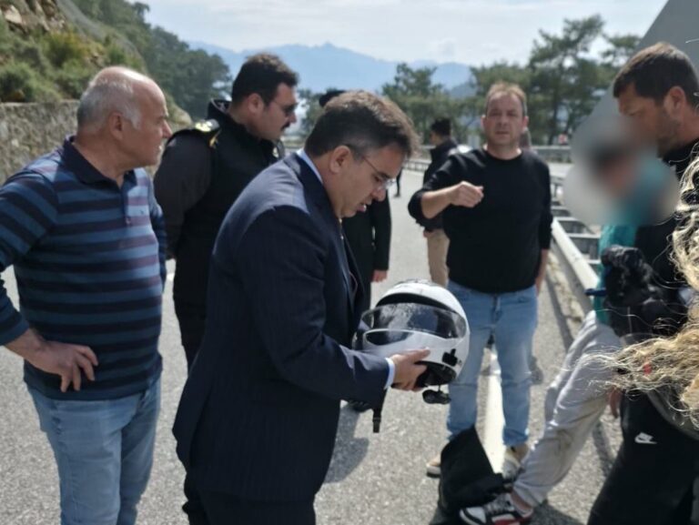 Marmaris çıkışındaki motosiklet kazasında kask hayat kurtardı