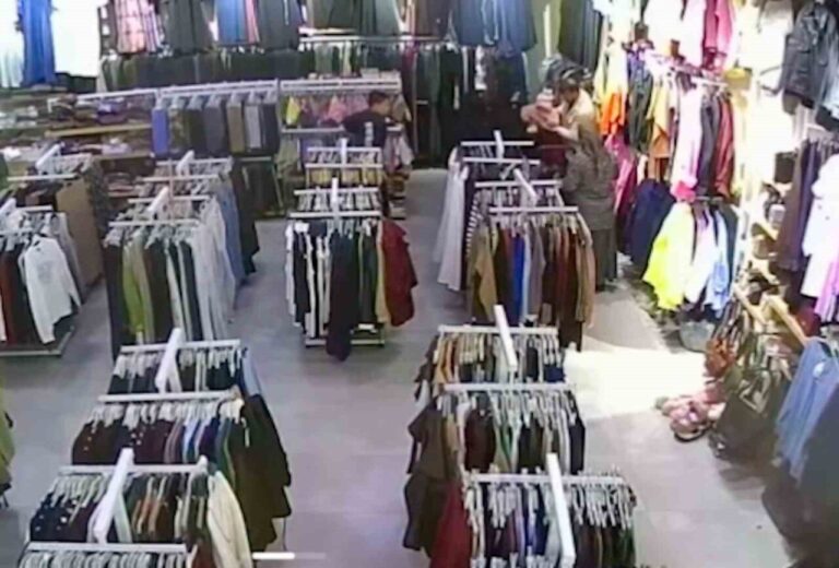 Soğukkanlı esnaf bebeği hayata bağladı