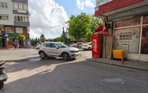 Aydın’da duyarsız araç parkı trafiği kilitledi