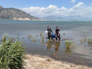 Eğirdir Gölü’nde 100 metrelik yasa dışı ağ ele geçirildi