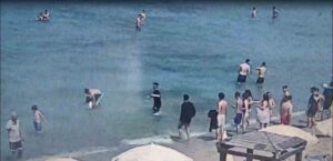 Kuşadası’nda denizde can pazarı: 70 yaşındaki turist ölümden döndü