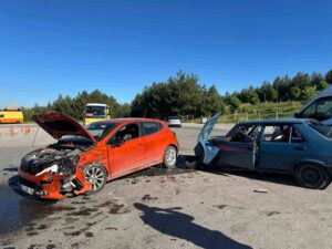 Uşak’ta otomobiller çarpıştı: 5 yaralı