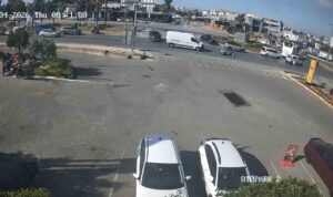 Bodrum’daki kaza kamerada: “Motosiklet savruldu, 2 kişi yaralandı”
